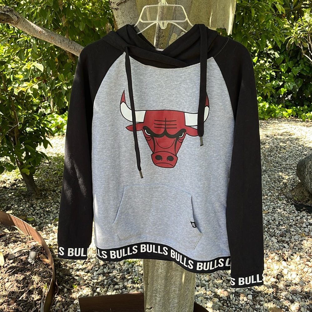 Chicago Bulls 47brand Women's Small Pullover Hoodie NWT